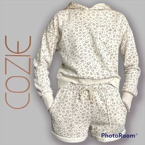 COZIE Cheetah Print Lounge Set